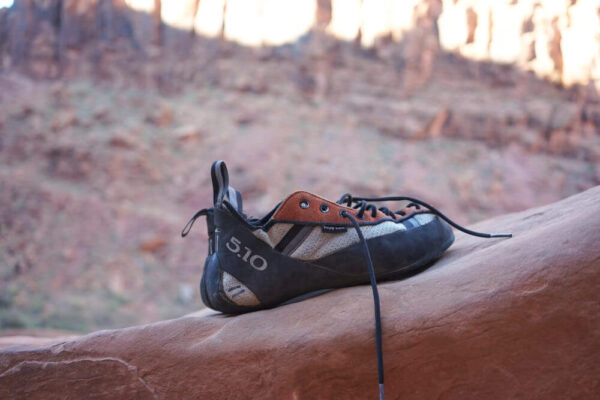 Chausson Escalade Lacets ou Scratch : Lequel Choisir ?