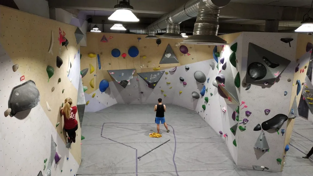 L’Expérience Unique de la Salle d’Escalade Le Triangle à Bercy